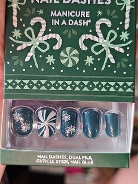 Winter Teal Press-On Nails – Snowflake & Candy Stripe Set